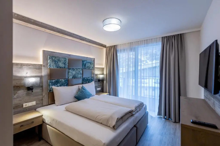 Room 5 of 20