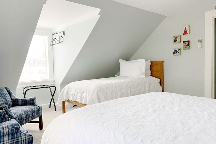 Room 32 of 48