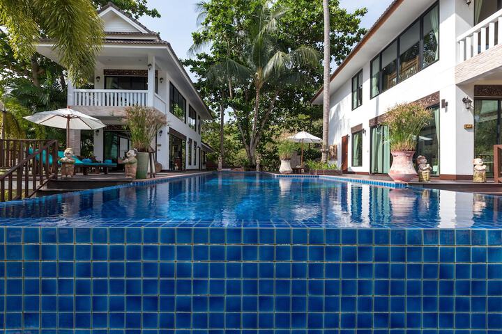 Pool 90 of 137