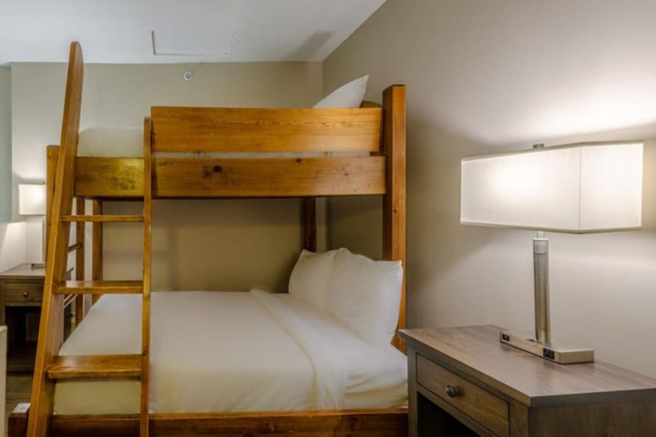 Room 25 of 266