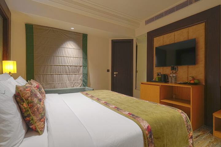Room 27 of 63
