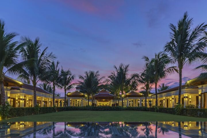 Hotel Exterior 110 of 127