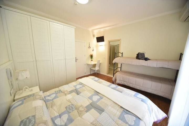 Room 10 of 21