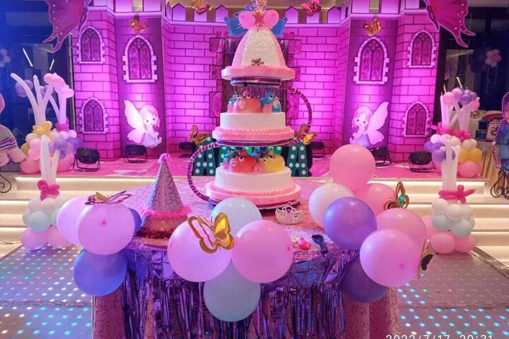 Ballroom/Hall 28 of 35