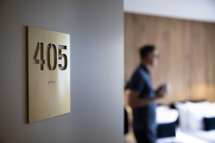 Room 5 of 39