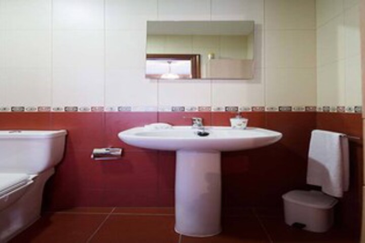 Room 2 of 25