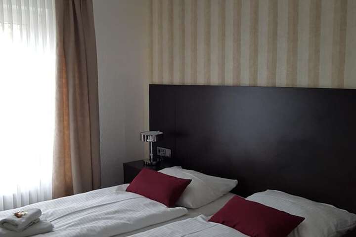 Room 30 of 48