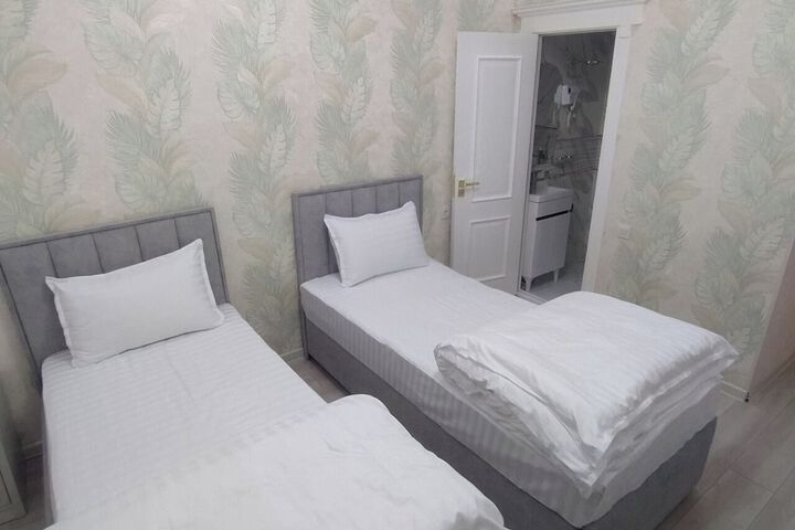 Room 4 of 72