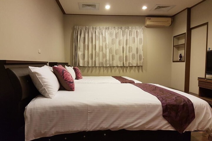 Room 16 of 31