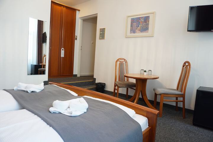 Room 4 of 22