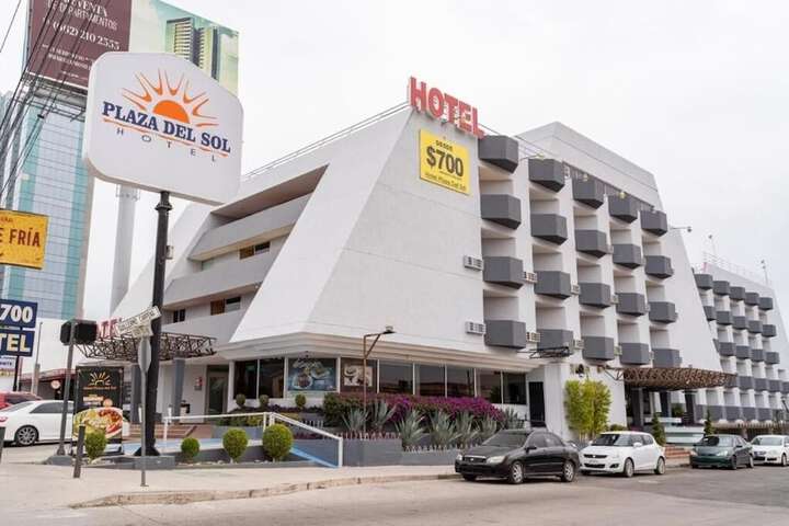 Photo of hotel plaza del sol