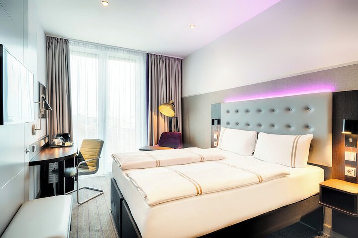 Room 5 of 37