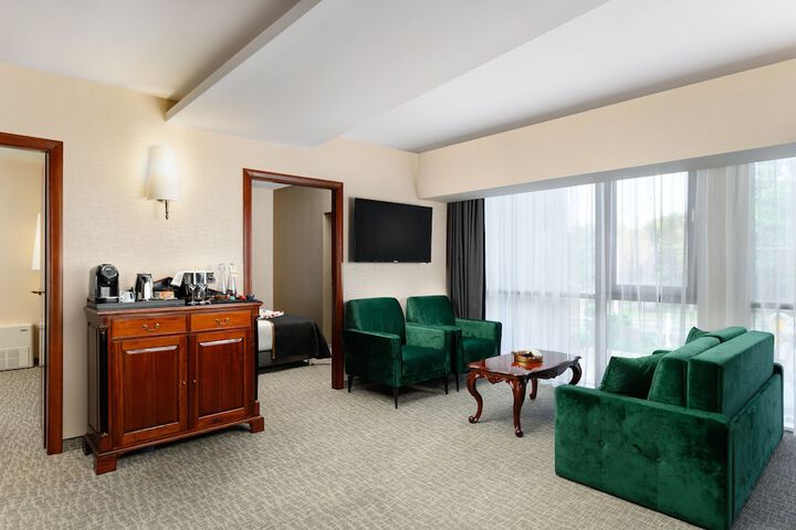 Room 17 of 47