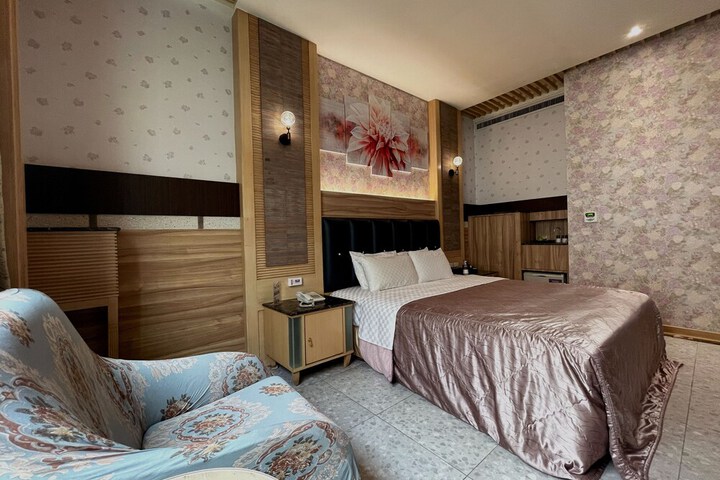 Room 47 of 83
