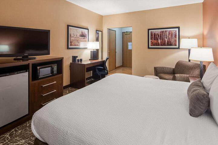 Suite 1 King Bed 2 Rooms Microwave and Refrigerator Sofa Bed Full Breakfast (1 of 25)