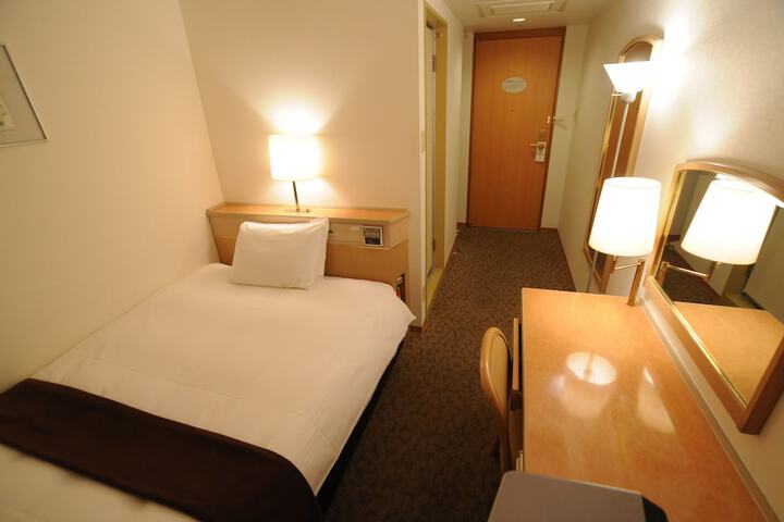 Room 4 of 33