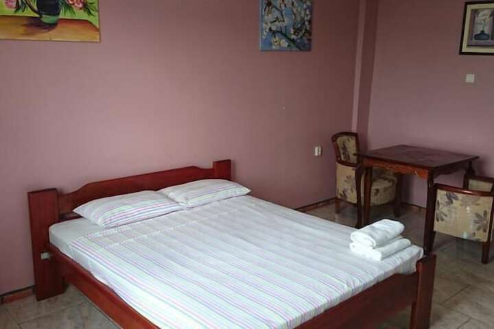 Room 6 of 18