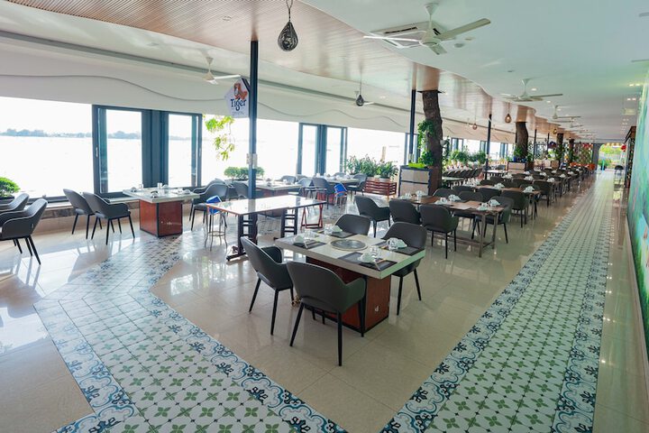 Dining 117 of 137
