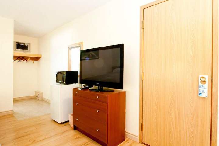 Room 27 of 32