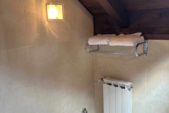 Room 53 of 77