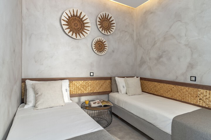 Room 13 of 90