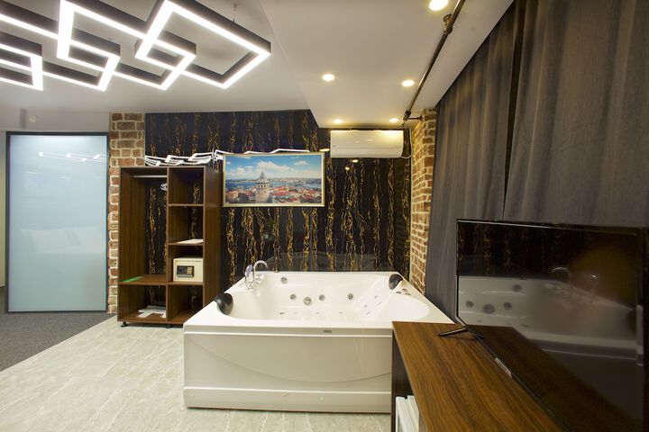 Room 7 of 49
