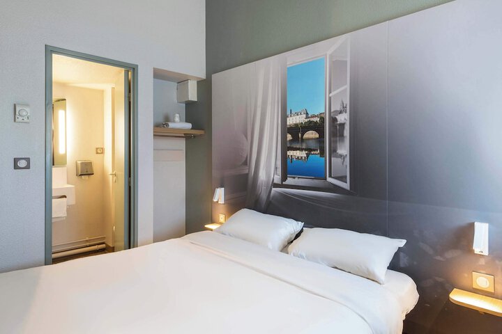 Room 9 of 33
