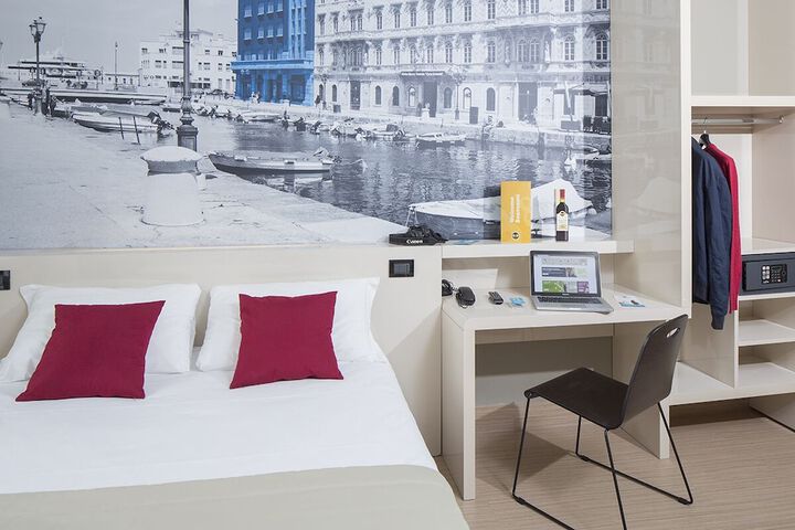 Room 10 of 78