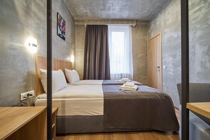 Room 15 of 33