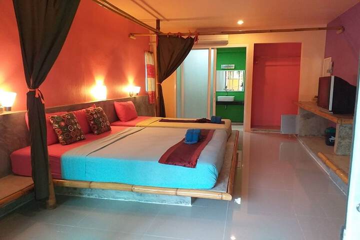 Room 34 of 169