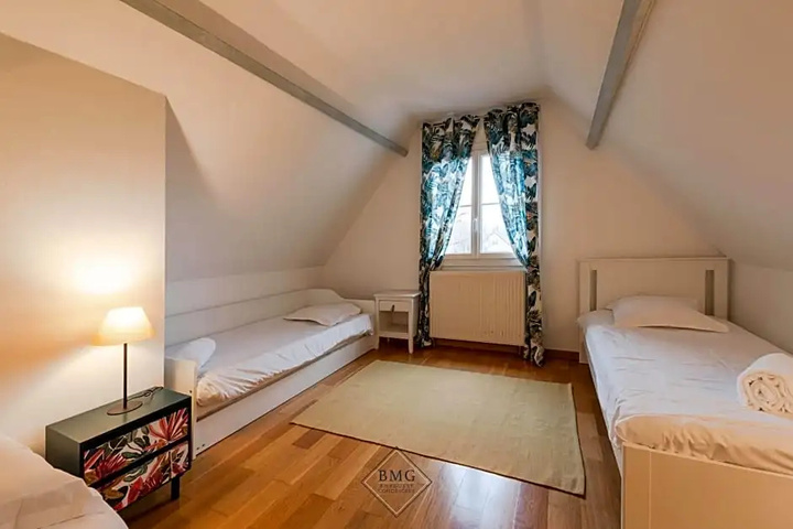 Room 3 of 3