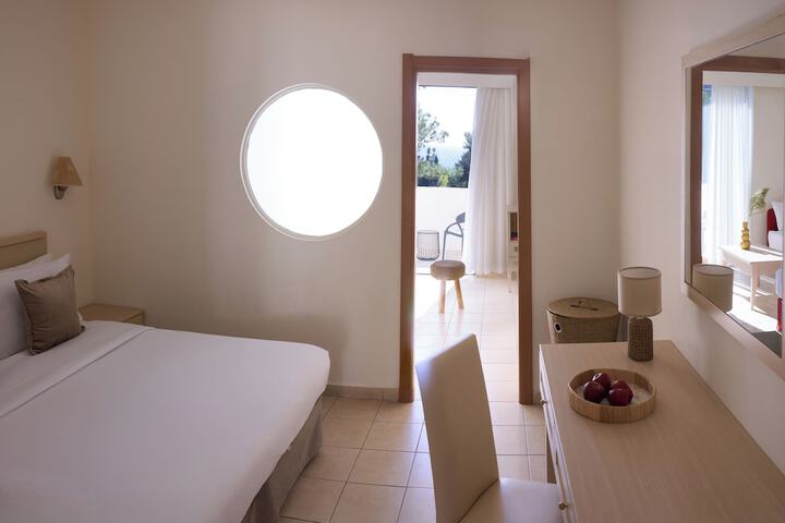 Room 28 of 212