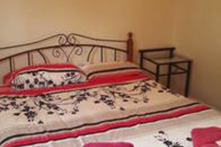 Room 9 of 18