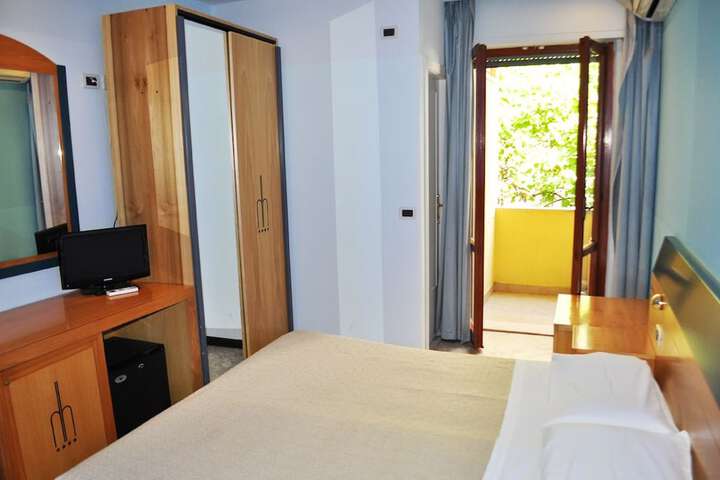 Room 15 of 42