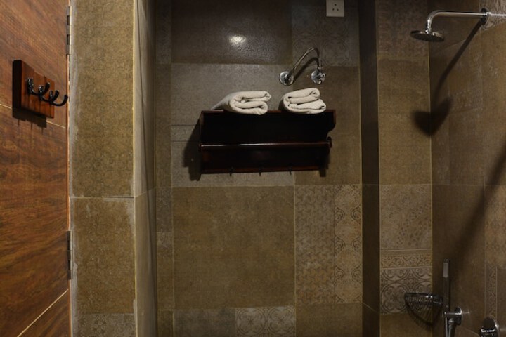 Room 15 of 38