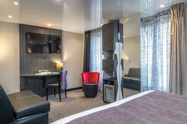 Room 32 of 66