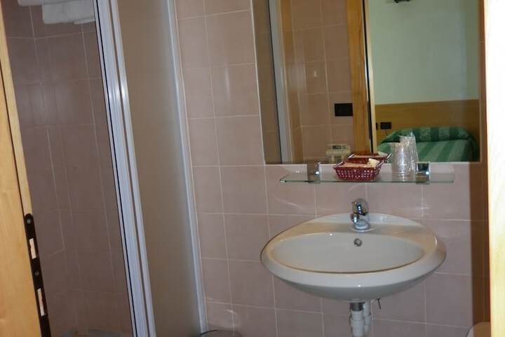 Room 9 of 26