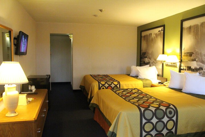 2 Queen Beds (5 of 11)