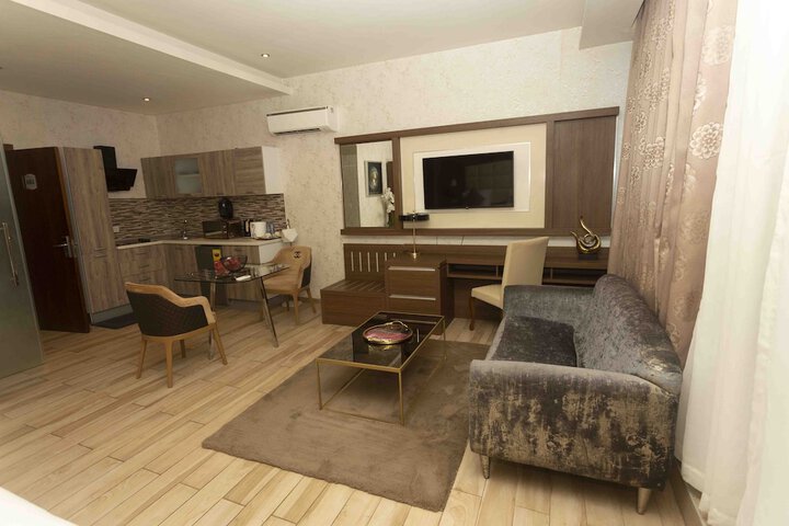 Room 41 of 83