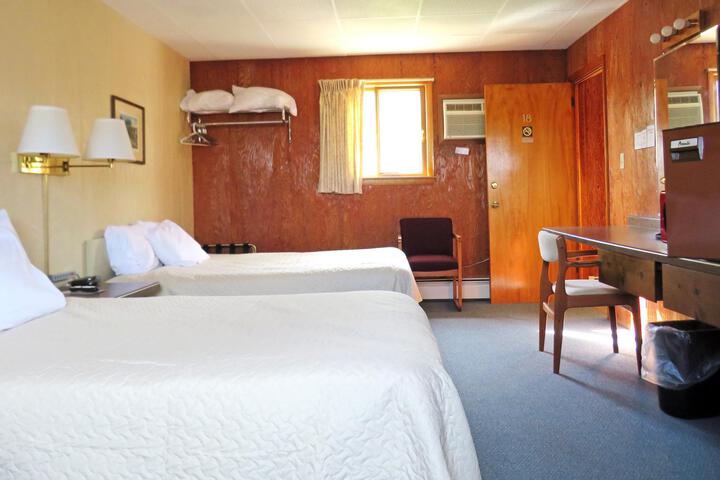 1 Queen Bed (17 of 21)