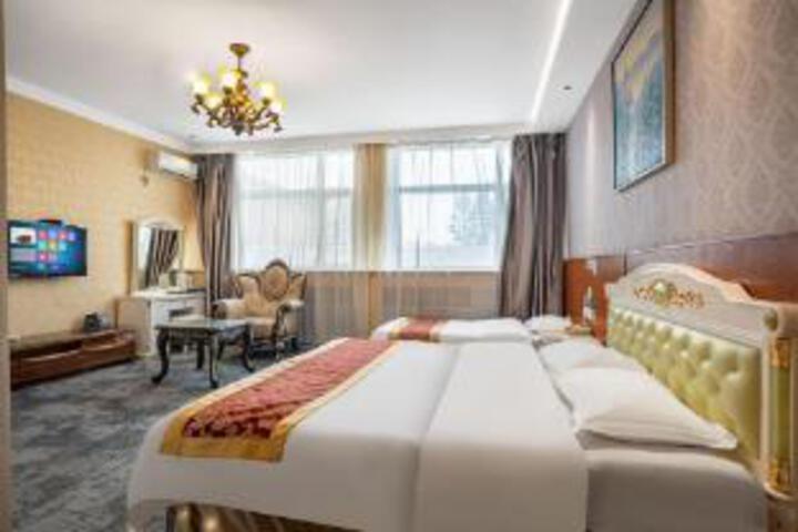 Room 6 of 8