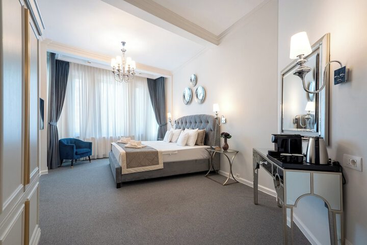 Room 18 of 208