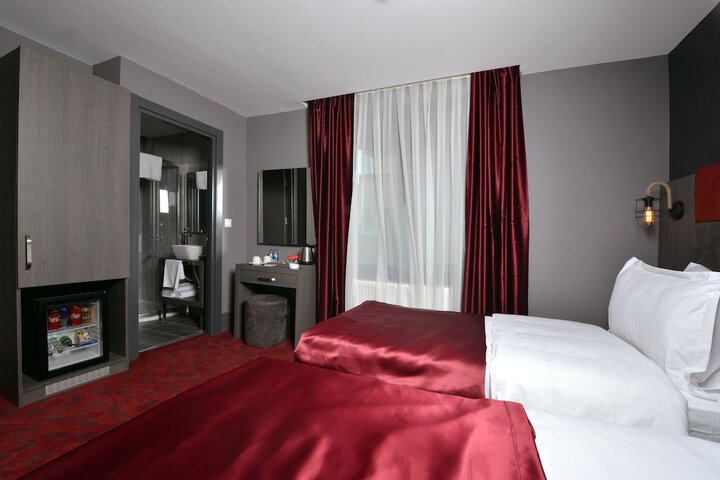 Room 7 of 44