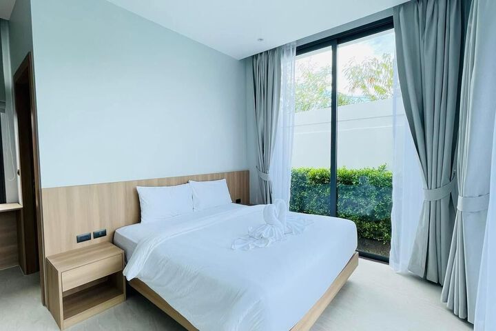 Room 102 of 107