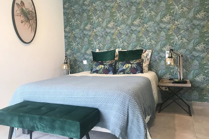 Room 2 of 28