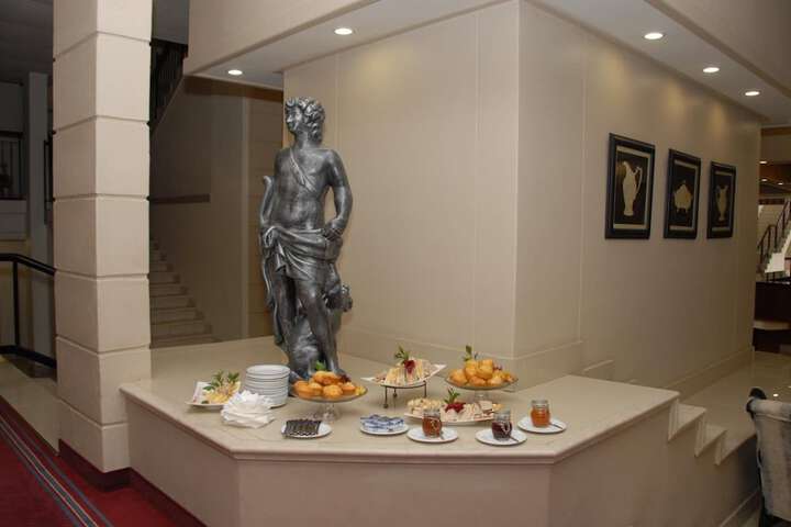Dining 60 of 77