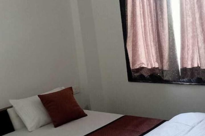 Room 4 of 12