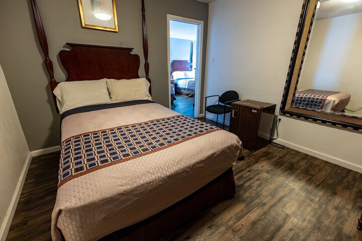 2 Double Beds (14 of 15)