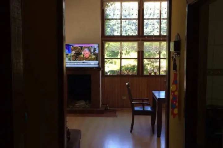 Room 4 of 7