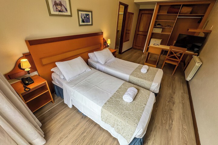 Room 33 of 84